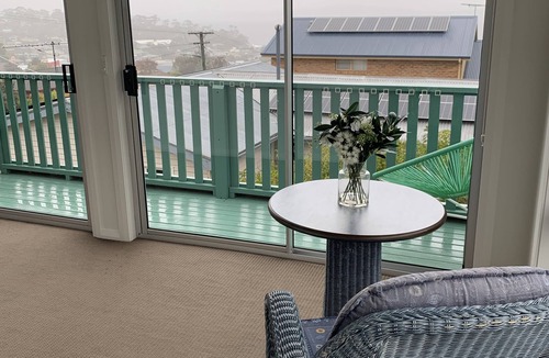 Blackmans Bay House | Cedar Cottages Blackmans Bay - Country Cottage