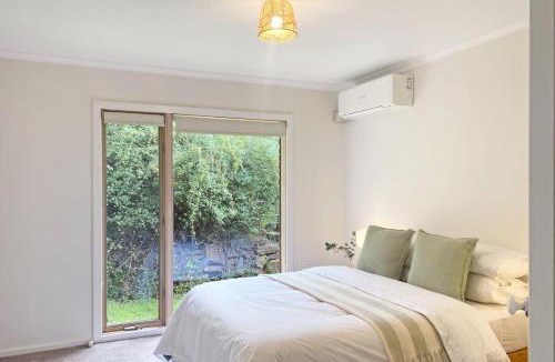 Mansfield House | Cedar & Mist, Sauna, Hot Tub =& Mt Buller Views