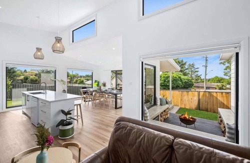 Calare House | Cedar Retreat - Modern 4 Bedroom Home with Firepit