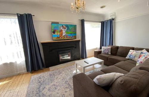 Long Gully House | central 1940s Bendigo Home Hamptons Heritage Reno