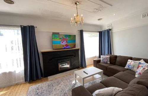 Long Gully House | central 1940s Bendigo Home Hamptons Heritage Reno