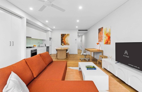 Surry Hills Apartment | Central art-filled 2 beds with balcony & aircon