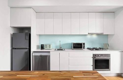 Surry Hills Apartment | Central charming 2 beds with balcony & aircon