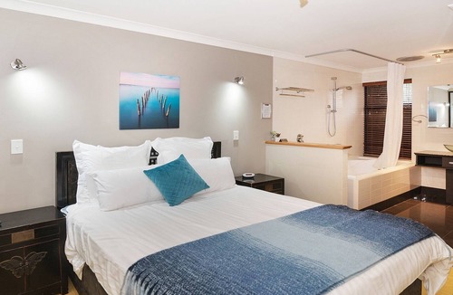 Dunsborough Villa | Central Dunsborough Town House With Access to Indoor Pool/Spa