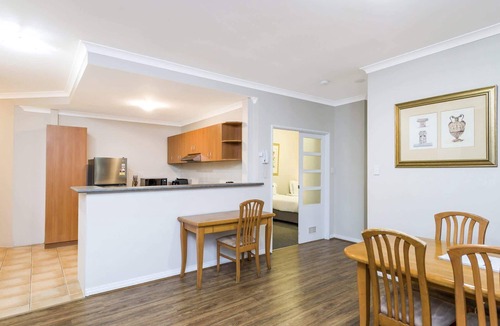East Perth Apartment | Central East Perth Flat with Pool & Gym Access