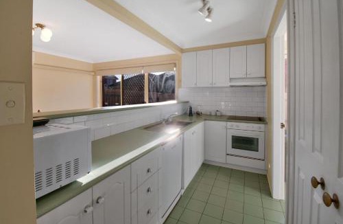 Wagga Wagga Apartment | Central Escape - Walk to CBD, Cosy & Convenient
