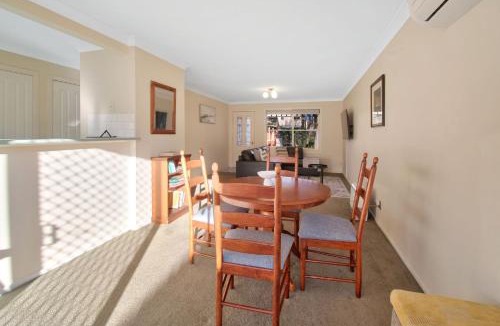 Wagga Wagga Apartment | Central Escape - Walk to CBD, Cosy & Convenient