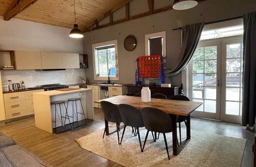 Jindabyne House | Central, Fun & Cozy!