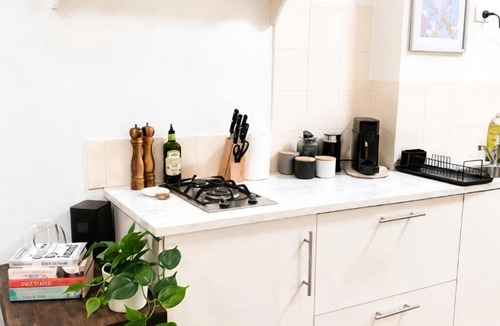 Glebe Apartment | Central Loft on Broadway with Pool