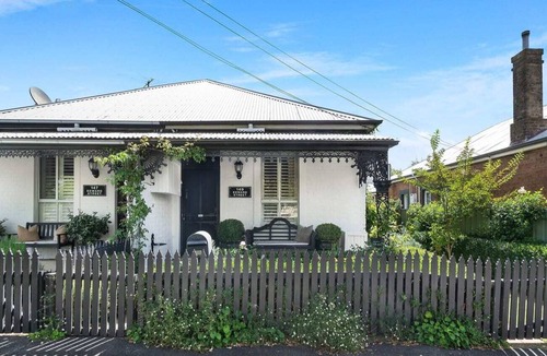 Glenroi House | Central Luxe Villa - Beautiful Heritage Studio