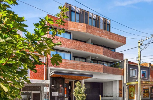 Oakleigh Apartment | Central Oakleigh 2BR Apartment w Parking