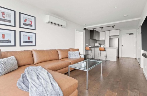 Oakleigh Apartment | Central Oakleigh 2BR Apartment w Parking