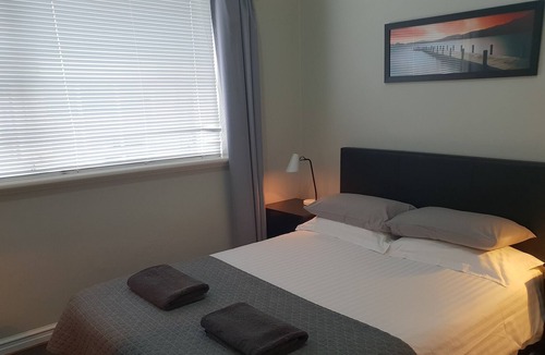 Fremantle Apartment | Central, quiet, comfortable first floor 1 bedroom apartment.