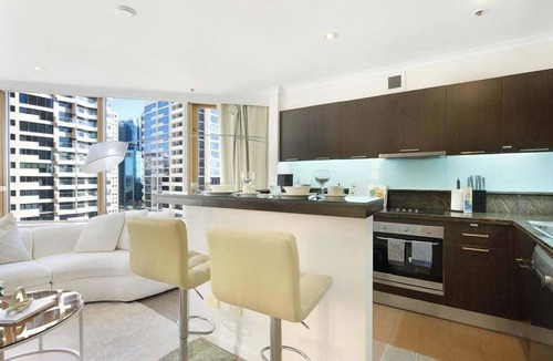 The Rocks Apartment | Central Rocks 1BR Walk to Harbour & Pool Gym