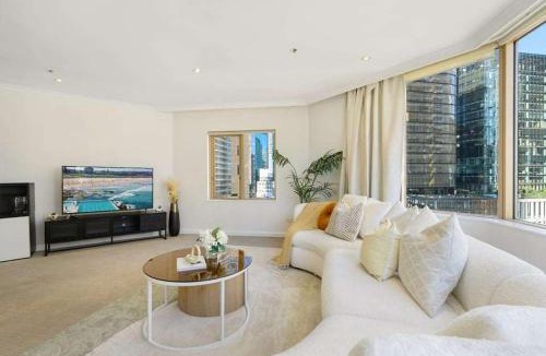 The Rocks Apartment | Central Rocks 1BR Walk to Harbour & Pool Gym
