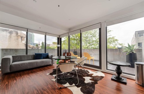 St Kilda Apartment | Central St Kilda Escape - Free Parking & Wifi