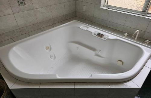 Geraldton Apartment | Central to town - Vintage and cosy entire home