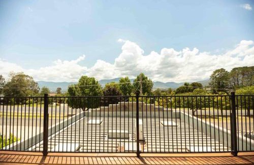 Tawonga South Apartment | Central Two Bedroom Apartment With Mountain Views