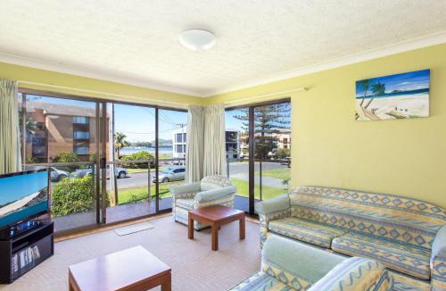 Tuncurry Apartment | Champagne Court 1