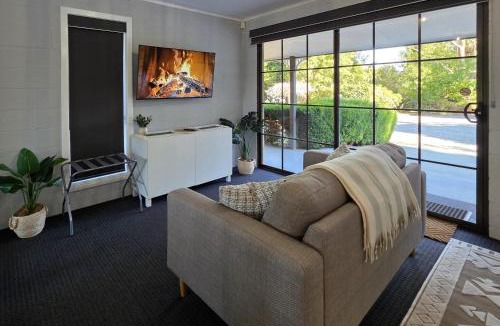 Exeter House | Chandelle Park Farm Stay