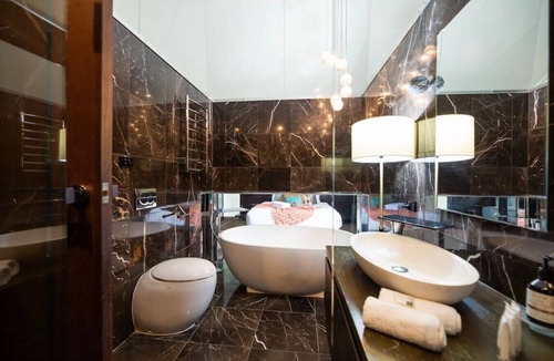 East Melbourne Apartment | Chanel: Unwind in the heart of Wellington Gardens.