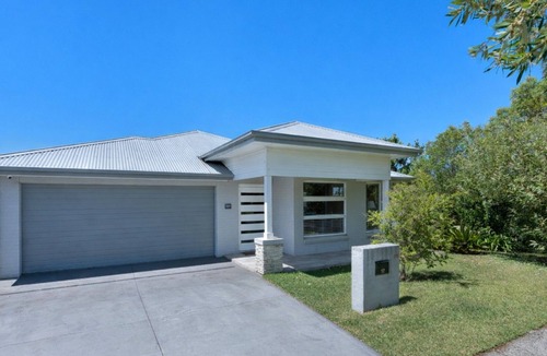 Vincentia House | Charis by the Bay by Book Jervis Bay