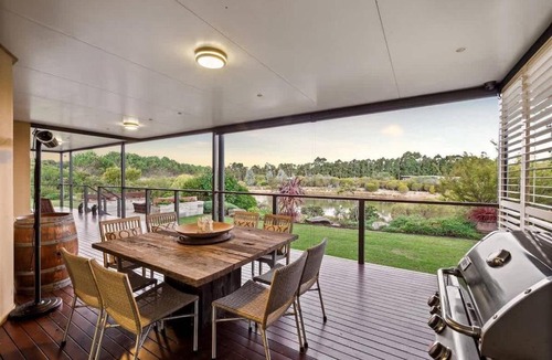 Burnside House | Charlie Bravo Chalet - Escape to the Golden Triangle