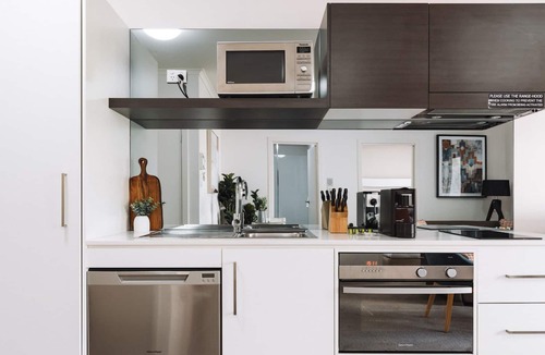 Greenway Apartment | Charming 1-Bed by South Point Shops