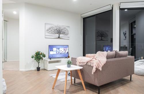 Maribyrnong Apartment | Charming 1BR MaribyrnongWifibalcony