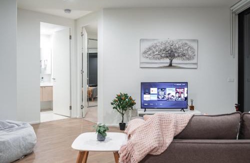 Maribyrnong Apartment | Charming 1BR MaribyrnongWifibalcony