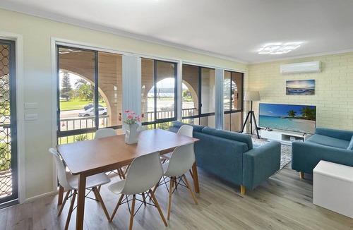 Batemans Bay Apartment | Charming 2-Bed Apartment with Bay Views