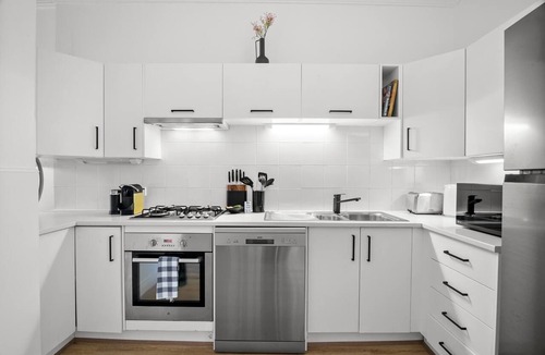 Cremorne Apartment | Charming 2-Bed Home with Outdoor Space in Cremorne