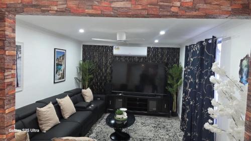 Blackett House | Charming 3-Bedroom House Rental in Sydney