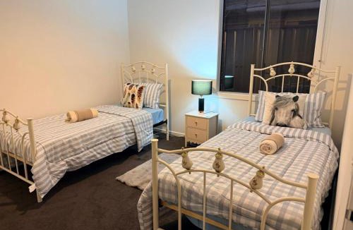 Tarneit Villa | Charming 3BR Getaway Spacious & Relaxing