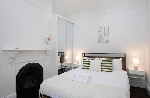 Glebe House | Charming 3BR House - Walk to Fish Market & Shops - Free Street Parking