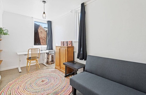 Parkville Apartment | Charming Apartment Close to Royal Park