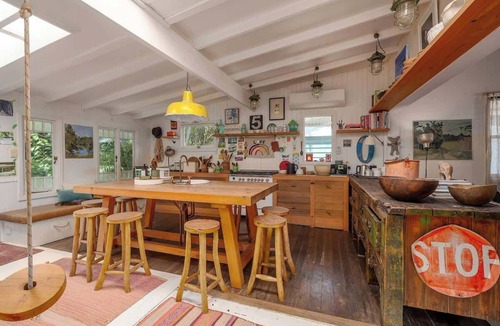 Bangalow House | Charming Bangalow Cottage | Walk to Cafés & Shops