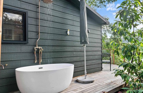 Pretty Beach Central Coast Cabin | Charming Cabin | Water View, Fire Place