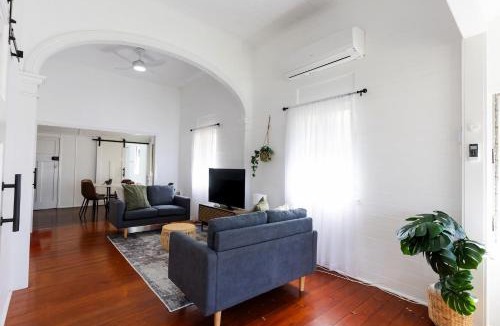 South Townsville House | Charming Cottage Stay
