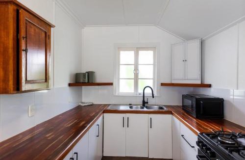 South Townsville House | Charming Cottage Stay