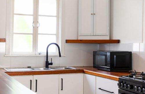 South Townsville House | Charming Cottage Stay