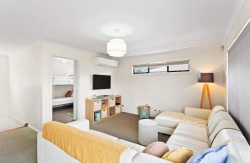 Cowes House | Charming Cowes Townhouse - Private Retreat on Main Street