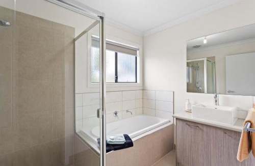 Cowes House | Charming Cowes Townhouse - Private Retreat on Main Street