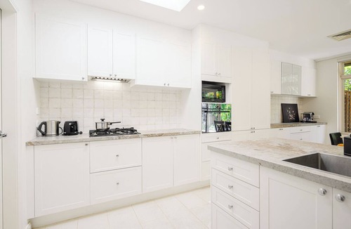 North Sydney Bed & Breakfast | Charming Detached in North Sydney/3BR 3BA/Parking & Metro