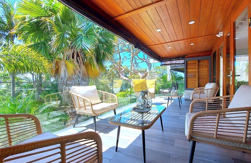 Palm Beach House | Charming Entire Home at Famous Palm Beach! 3BR. Outdoor Spa! Walk to Ocean Beach