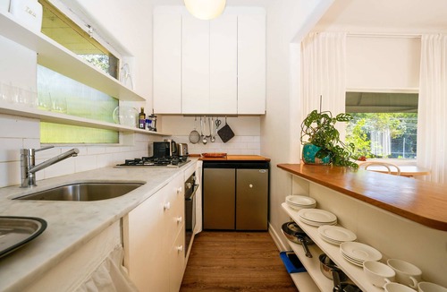 Fitzroy Apartment | Charming Fitzroy Apartment Near Gardens & Museum