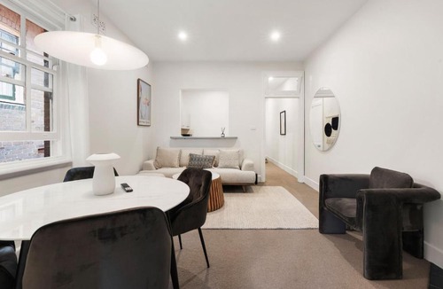 Millers Point Apartment | Charming Harbour View Porch by The Rocks