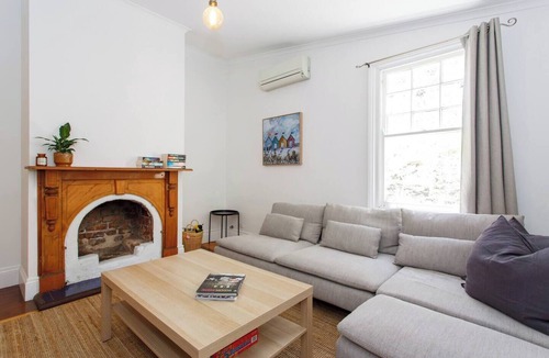 Fremantle House | Charming Heritage Cottage |Stylish Sth Freo