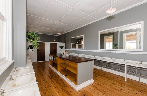Rutherglen House | Charming historical building in the heart of Rutherglen!