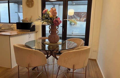 Laverton House | Charming Holiday House in Laverton Modern Comfort & Convenience